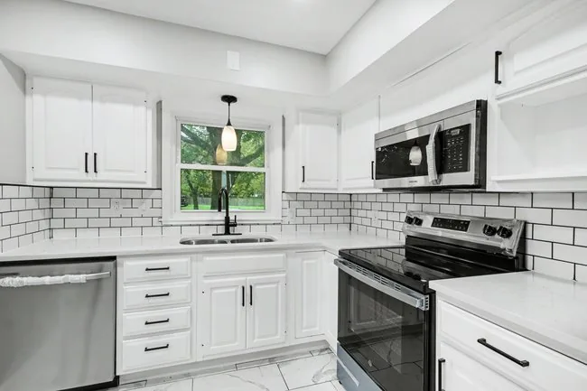 723 Parchmount Ave kitchen after renovation
